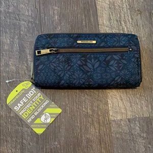 Travelon Wallet